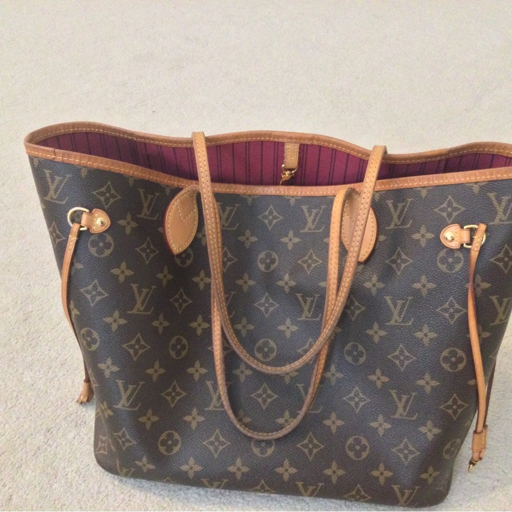 Authentic!! Louis Vuitton Neverfull MM Pouch and original dustbag!